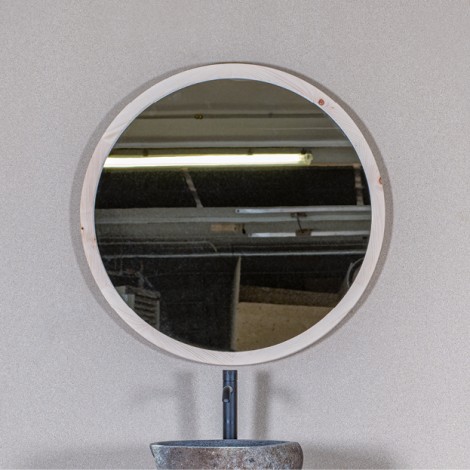 Runder Badezimmerspiegel mit Holzrahmen aus heimischem Zirmholz