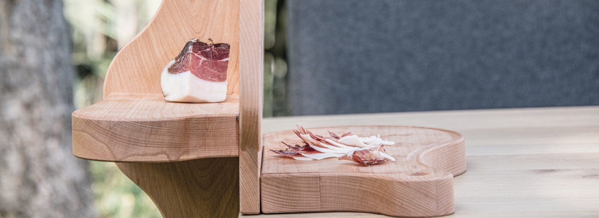 Speckhobel und Holztisch aus heimischem Massivholz